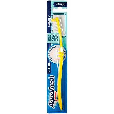 Зубна щітка Aquafresh Family середньої жорсткості 1 шт.
