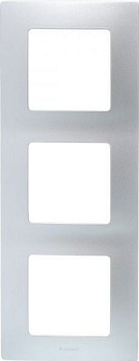 Рамка трехместная Legrand Etika универсальная алюминий 672553
