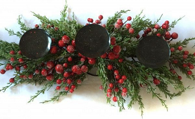 Декорація новорічна Підсвічник потрійний з хвоєю та ягодами 81 см EPI-54046