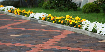 Проблемы с тротуарной плиткой: белеет, зеленеет, трескается, крошится.