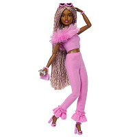 Кукла Barbie модница в костюме с перьями HYV28